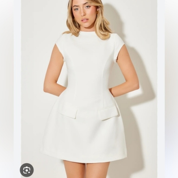 COMMENSSE WHITE MINI DRESS 2 FRONT PACK BACK ZIPPER CLOSURE FULL LINED NWT SZ XS - Picture 1 of 10